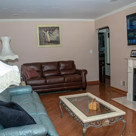 3 Bedroom, 2 Bathroom, Full Finished Basement Bungalow, Near Oaklawn-2